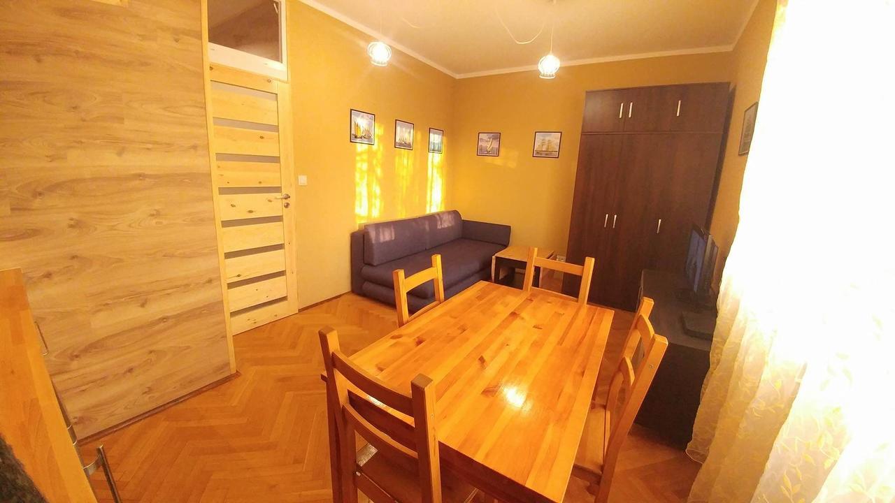 Navyblue Apartments กดิเนีย ภายนอก รูปภาพ